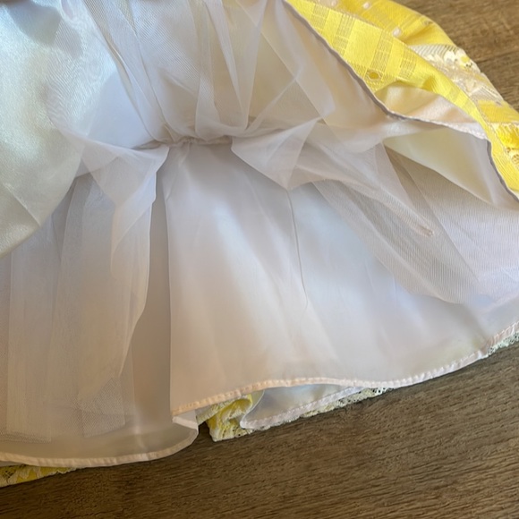 Emily west - Yellow and white lace overlay size 5 little girls dress - Picture 2 of 7